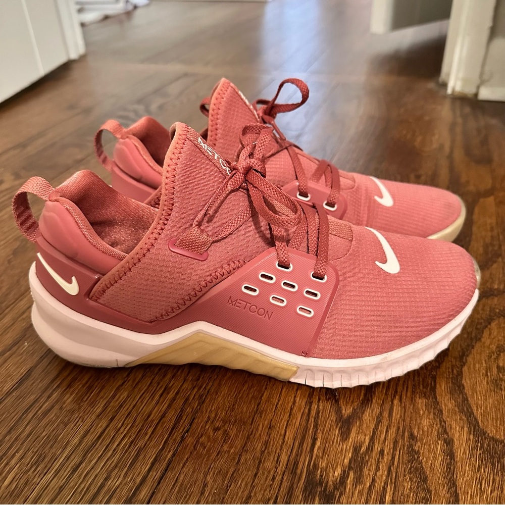 PINK NIKE METCON TRAINING RUNNING SHOES NIKE FREE SIZE 10 TENNIS SHOE